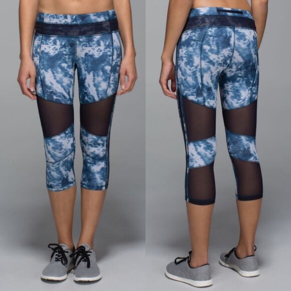 Lululemon Mesh With Me Crop Leggings Blue Printed Size 6 Yoga Running Fitness - Picture 2 of 11